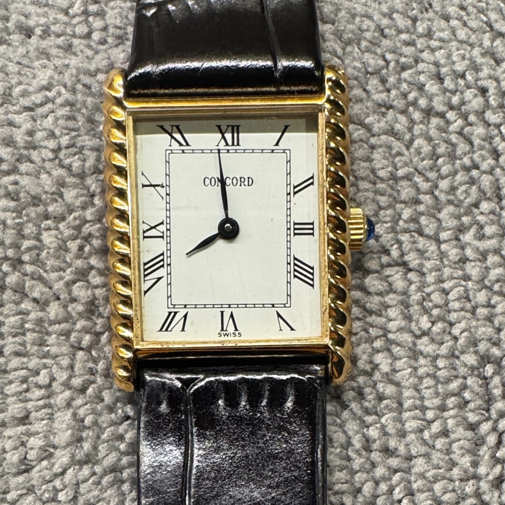 Elegant Black Leather Strap Women's Watch with Gold Rectangular Case - Picture 2 of 4
